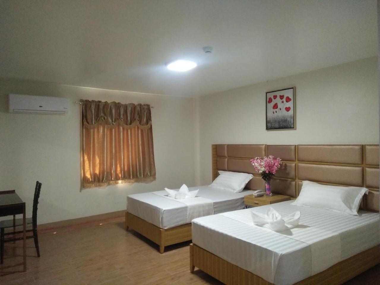 Meaco Royal Hotel - Batangas City Екстер'єр фото