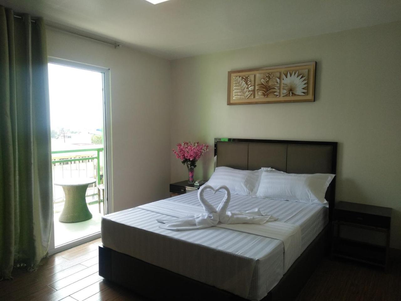 Meaco Royal Hotel - Batangas City Екстер'єр фото