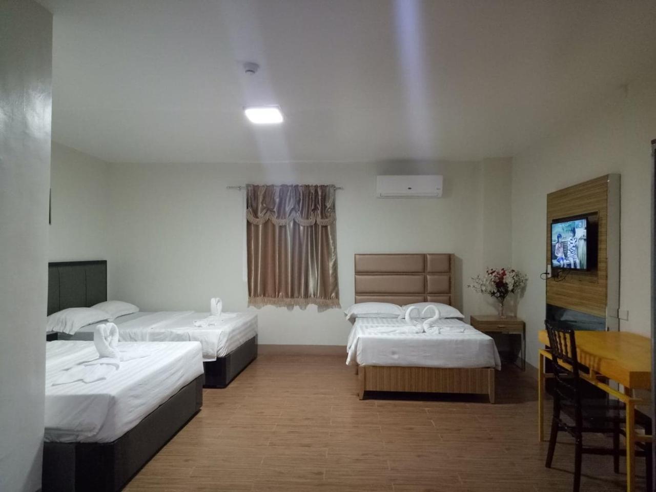 Meaco Royal Hotel - Batangas City Екстер'єр фото