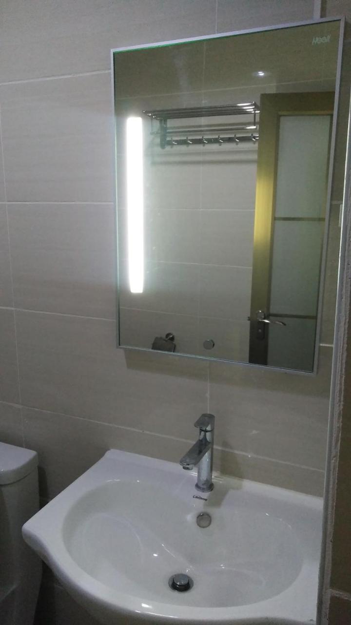 Meaco Royal Hotel - Batangas City Екстер'єр фото