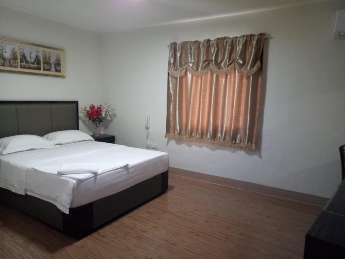 Meaco Royal Hotel - Batangas City Екстер'єр фото