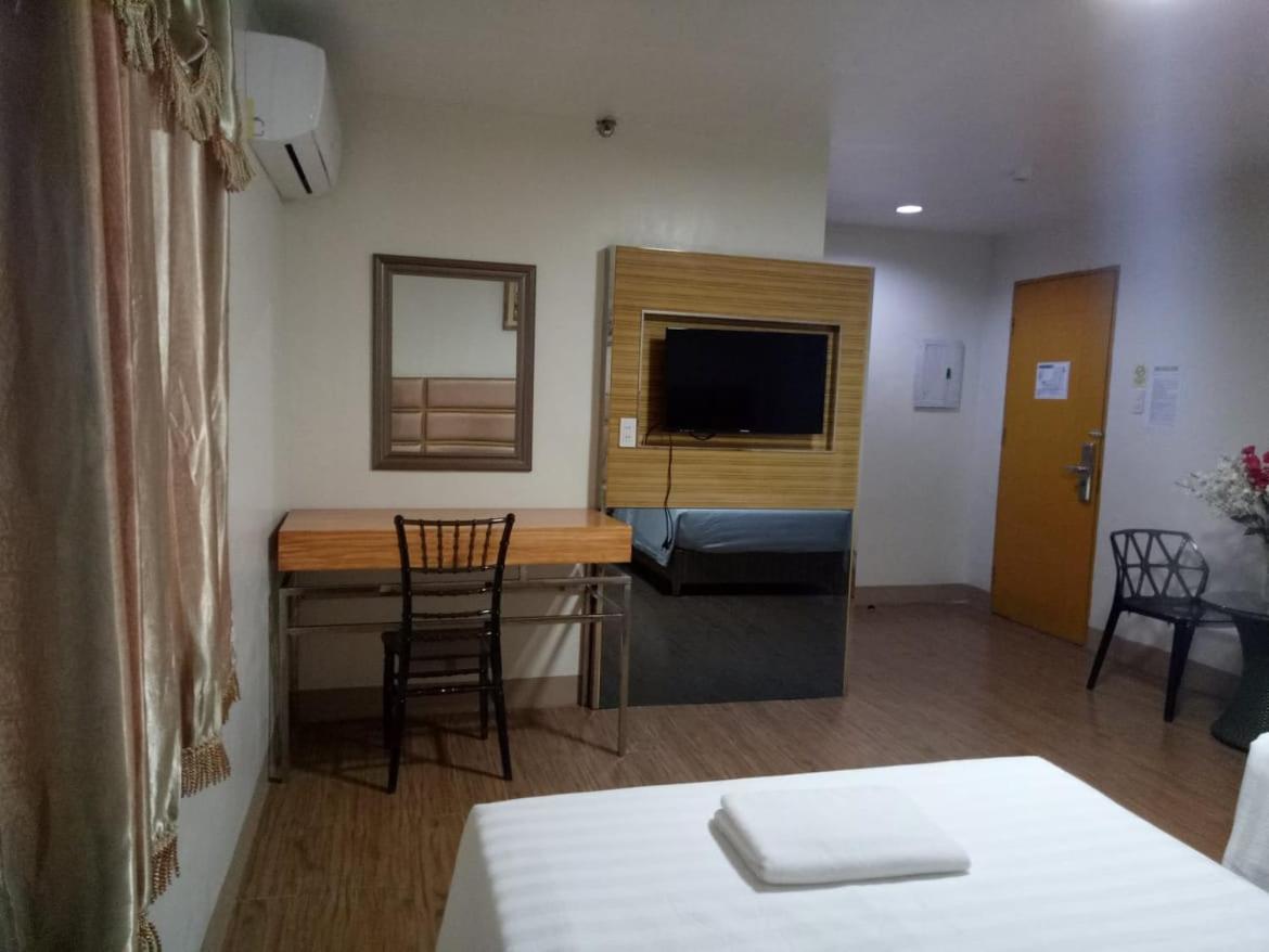 Meaco Royal Hotel - Batangas City Екстер'єр фото