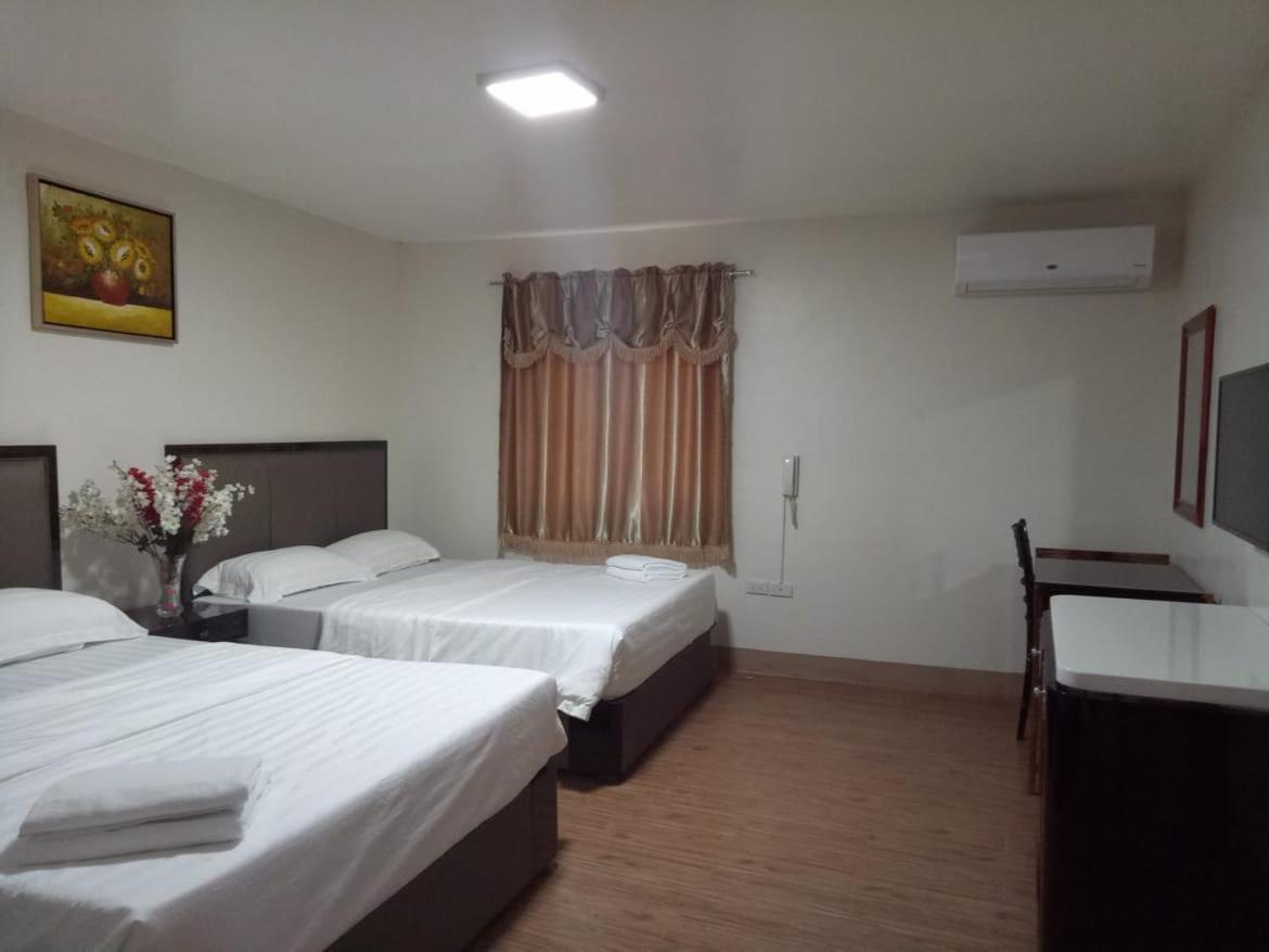 Meaco Royal Hotel - Batangas City Екстер'єр фото