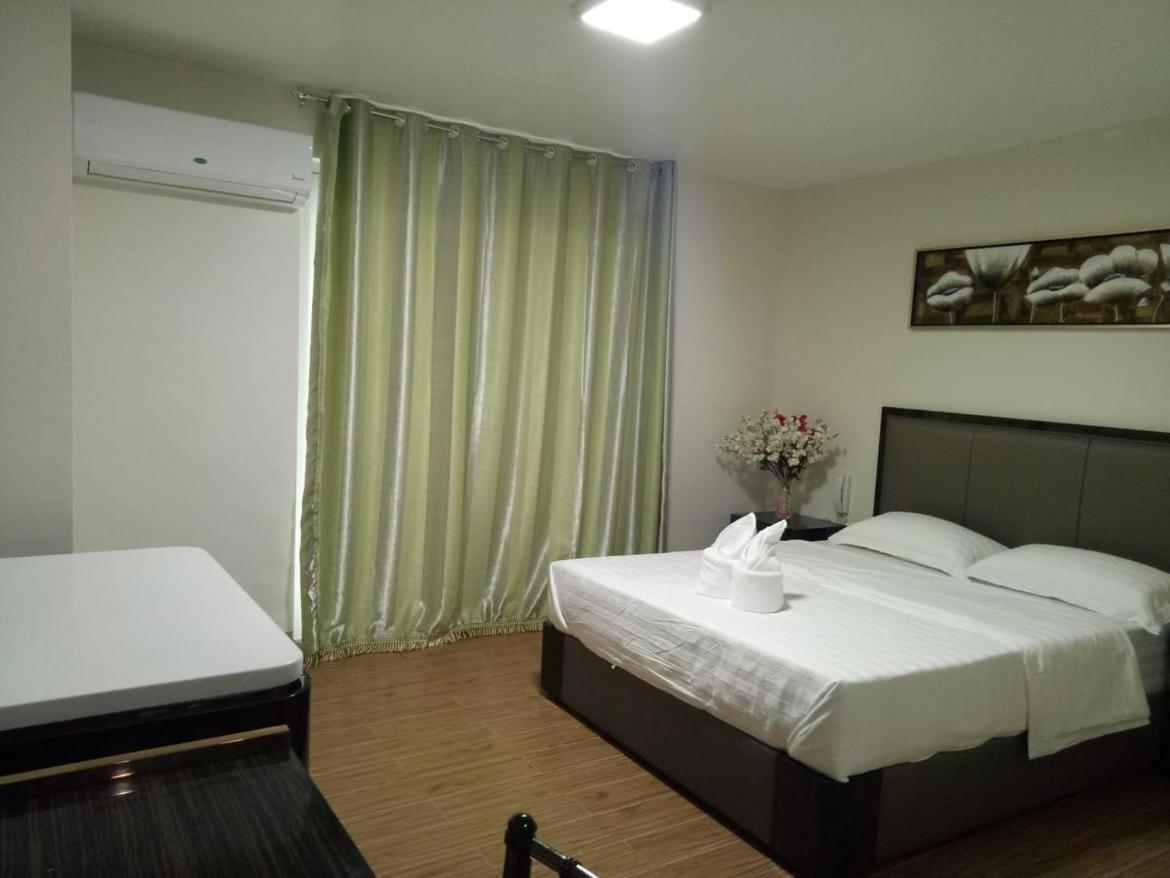 Meaco Royal Hotel - Batangas City Екстер'єр фото